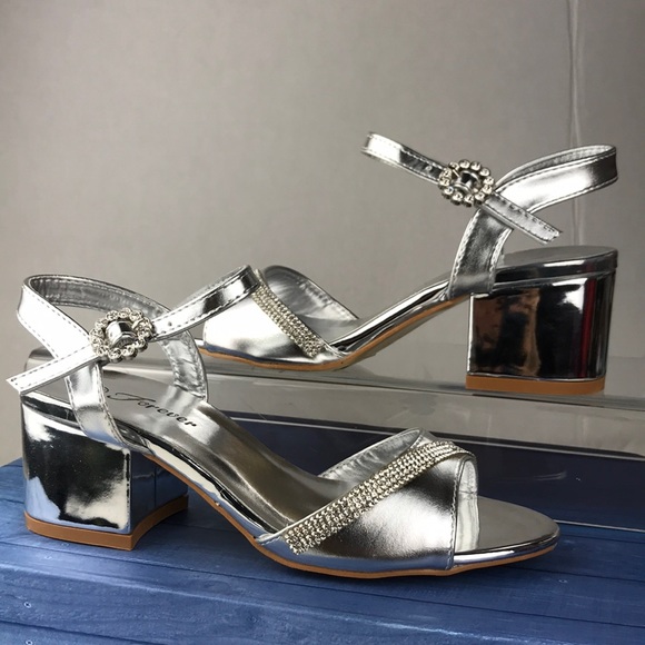 Low Chunky Heel Open Toe Buckled Sandal. - Picture 1 of 8